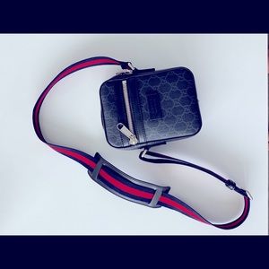 Men’s Gucci black messenger bag